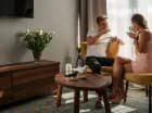 Apartament składa się z salonu z sofą