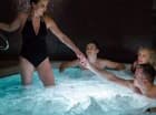 Jacuzzi w wewnętrznej strefie wellness
