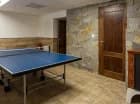 W hotelu jest stół do ping-ponga
