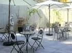 Restauracja ma wyjście na patio