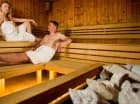 Przestronny świat saun zawiera 3 sauny, tepidarium, prysznice wrażeń i inne