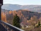 Jesienny widok z apartamentu D34 w apartamentowcu Daglezja