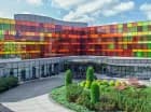 Aquarius SPA jest luksusowym hotelem z fasadą inspirowaną promieniami słońca