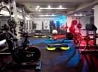 W strefie fitness znajduje się różnorodny sprzęt do ćwiczeń