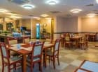 W hotelu znajduje się restauracja bufetowa
