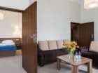Pokoje i apartamenty mają atrakcyjny widok na Park Zdrojowy