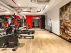 Aktywnych gości ucieszy dostępna całodobowo strefa fitness