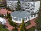 Obiekt mieści się w zachodniej części Jastrzębiej Góry