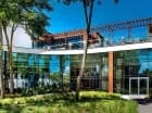 Na terenie hotelu mieszczą się 3 restauracje, 2 drink bary i cukiernia