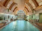 NaturMed Hotel Carbona znajduje się w centrum uzdrowiska Hévíz