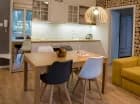W każdym apartamencie jest aneks kuchenny z niezbędnymi sprzętami