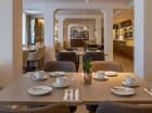 Hotelowa restauracja zaprasza do eleganckich wnętrz