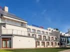 Na hotel składają się dwie części 3* i 4-gwiazdkowa połączone wspólną recepcją
