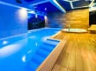 Sądelski Dwór dysponuje basenem oraz instytutem Medical & Spa