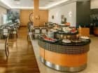 Hotelowa restauracja oferuje dania kuchni regionalnej i śródziemnomorskiej
