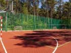 Ośrodek dysponuje wielofunkcyjnymi boiskami sportowymi