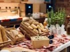 Przygotowywane są w formie atrakcyjnego bufetu ze świeżym pieczywem