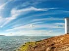 Znajduje się niedaleko plaży i promenady