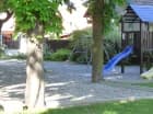 Hotel otoczony jest ogrodem z placem zabaw