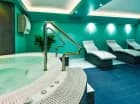 Obiekt dysponuje strefą SPA z jacuzzi i kącikiem relaksacyjnym