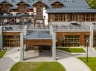 Główny budynek hotelu nawiązuje do najlepszych wzorców architektury uzdrowiska