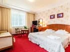 Pensjonat przygotował dla swoich gości elegancko umeblowane pokoje 2 i 4-osobowe