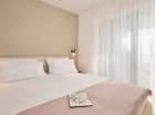 Sypialnia apartamentu 2+1 z balkonem