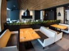 Wnętrza restauracji są eleganckie i nowoczesne