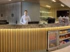 W hotelu znajduje się całodobowa recepcja oraz bar