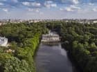 Hotel znajduje się przy malowniczym parku Łazienki Królewskie