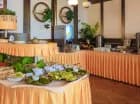 Hotelowa restauracja zaprasza w porze śniadania, obiadu i kolacji
