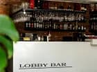Lobby bar zaprasza na trunki, koktajle i przekąski