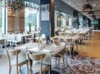 Hotel posiada przestronną salę restauracyjną