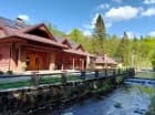 Dolina Leśnicy SKI & SPA Resort jest malowniczo położony nad górskim potokiem
