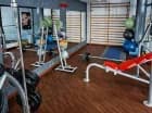 Jest tutaj przestrzeń do ćwiczeń fitness oraz treningów siłowych