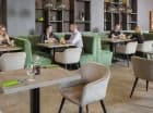 Smaczne i ładnie podane dania z karty znajdziesz w restauracji Pinia