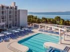 Bluesun Hotel Alga ma bezpośredni dostęp do plaży