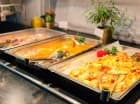 Śniadania i obiadokolacje są podawane w formie bufetu