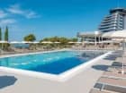 Hotel zlokalizowany jest w Chorwacji, w mieście Vodice