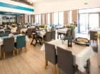 50 m od apartamentów znajduje się restauracja Resortu Grand Laola