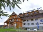 Hotel*** NAT znajduje się w centrum Bukowiny Tatrzańskiej
