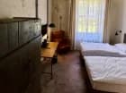 Industrialny styl pokoi business w hangarze oddaje ducha tego miejsca
