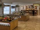 Restauracja bufetowa jest przestronna i wygodna