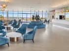 Lobby z widokiem na jezioro