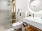 Każdy apartament ma nowoczesną łazienkę