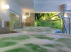 Zrelaksować można się w jacuzzi lub saunie