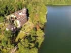 Mazuria Country & SPA znajduje się wprost nad jeziorem Czos w Mrągowie