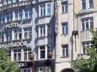 Reprezentacyjny hotel składa się z dwóch budynków