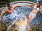 Goście mogą tu korzystać z jacuzzi z hydromasażem