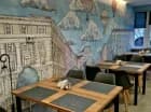 Restauracja jest nowocześnie urządzona i ciekawie ozdobiona